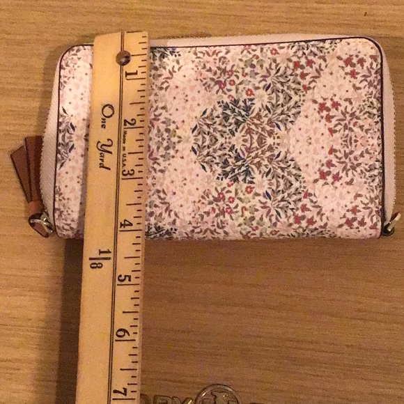 Tory Burch Kerrington Smartphone Wristlet 🌟 HOST PICK - Picture 11 of 13